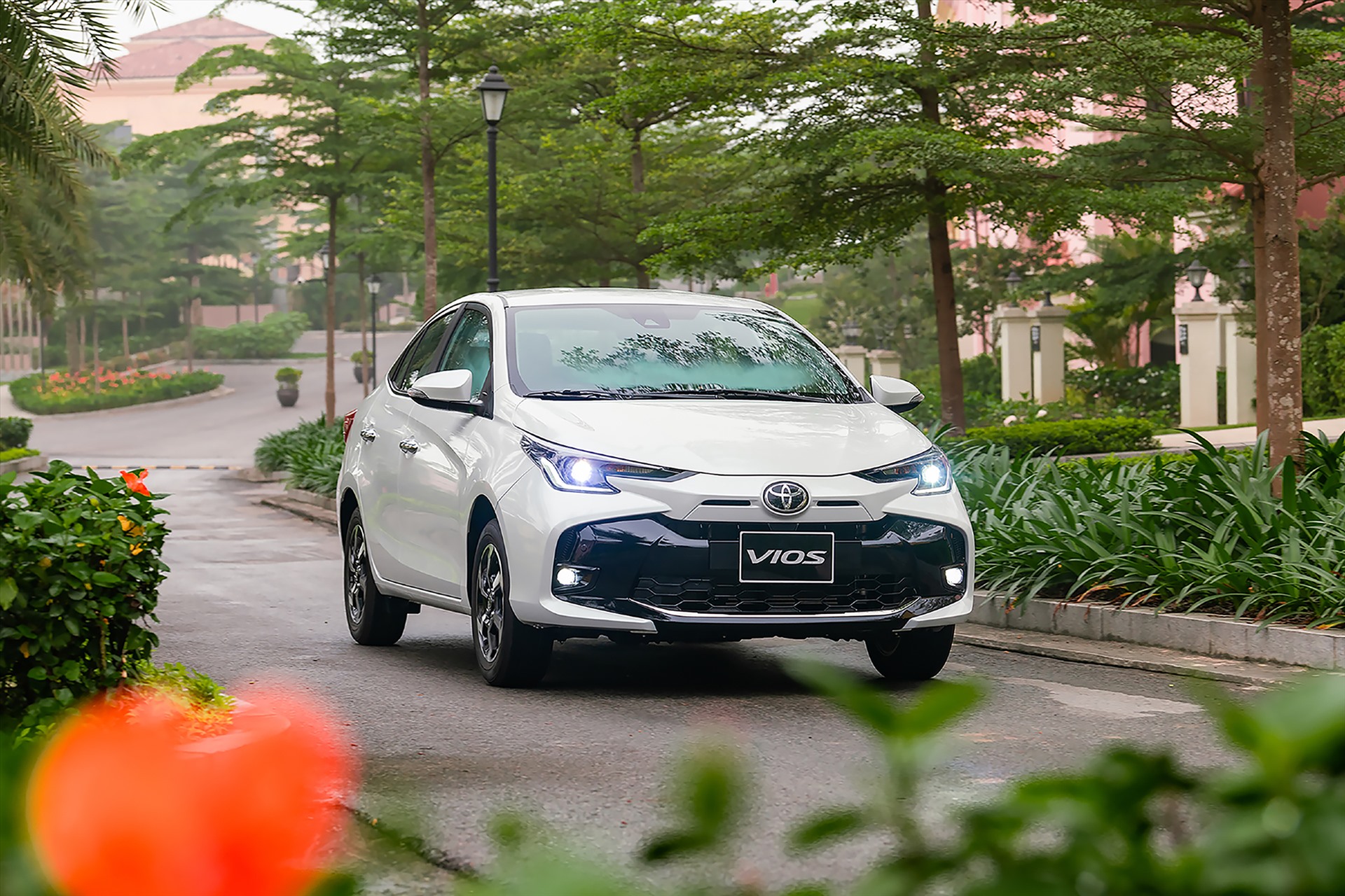Toyota Vios có giá bán niêm yết từ 479-592 triệu đồng. Mẫu xe xếp ngay sau Hyundai Accent ở phân khúc sedan hạng B cũng đang là cái tên bán chạy thứ hai trong tầm giá 500 triệu đồng. Doanh số cộng dồn từ đầu năm của Vios đạt 5.425 chiếc, lọt nhóm 10 ôtô bán chạy nhất thị trường. Ảnh: Toyota