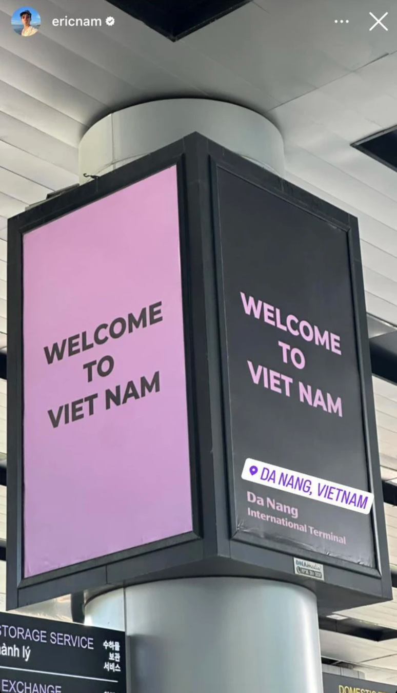 Eric Nam chụp ảnh check-in tại sân bay Đà Nẵng. Ảnh: IGNV.