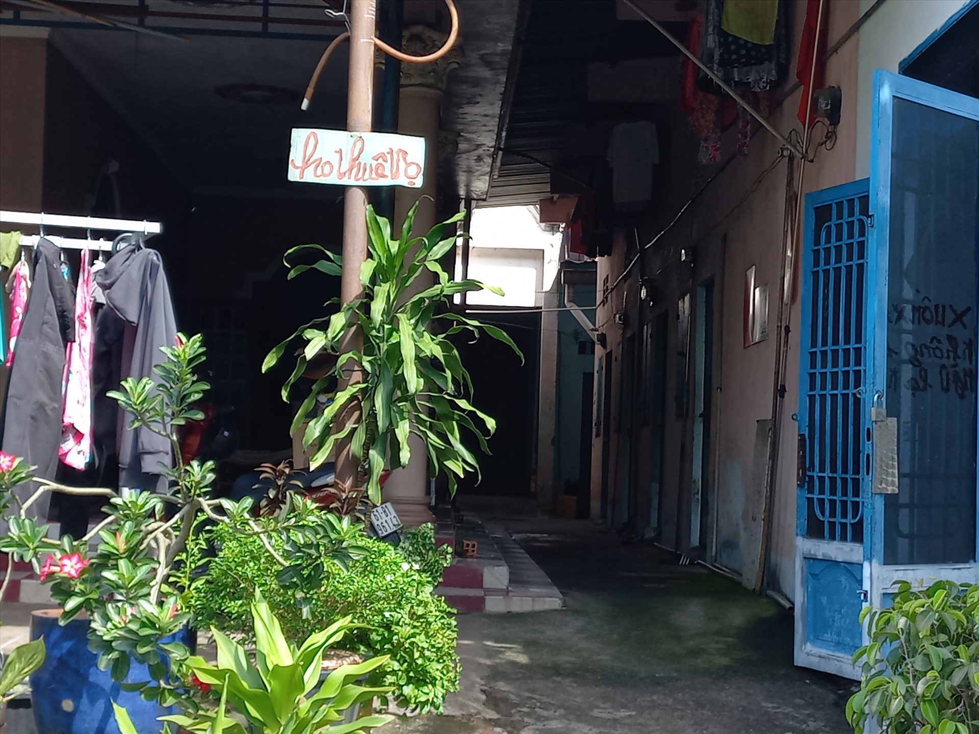 Ở thành phố Thủ Dầu Một, các nhà trọ bên cạnh khu công nghiệp Sóng Thần 3, Đại Đăng, Kim Huy cũng trống phòng nhiều hơn. Nhiều dãy trọ đặt bảng còn phòng cho thuê.