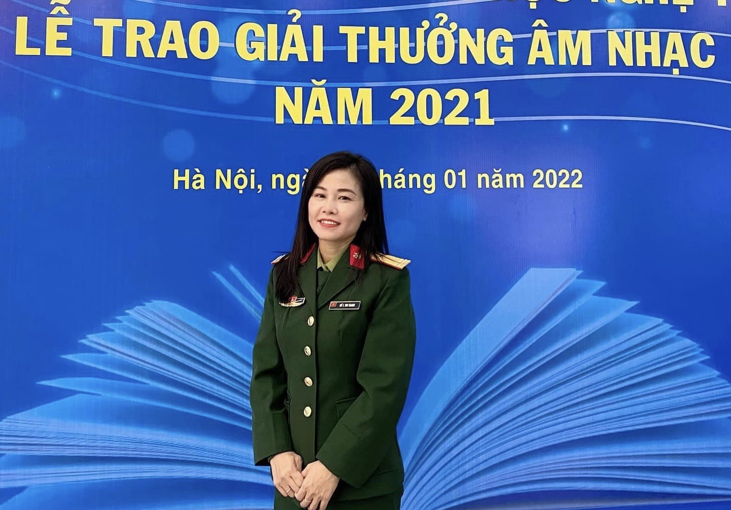 Trung tá Hồ Thu Trang (công tác tại Đoàn văn công Quân khu 4) hiện đang học chuyên ngành sáng tác tại ĐH VHNT Quân đội. Chị từng sáng tác rất nhiều ca khúc về người lính. Ảnh: Nhân vật cung cấp