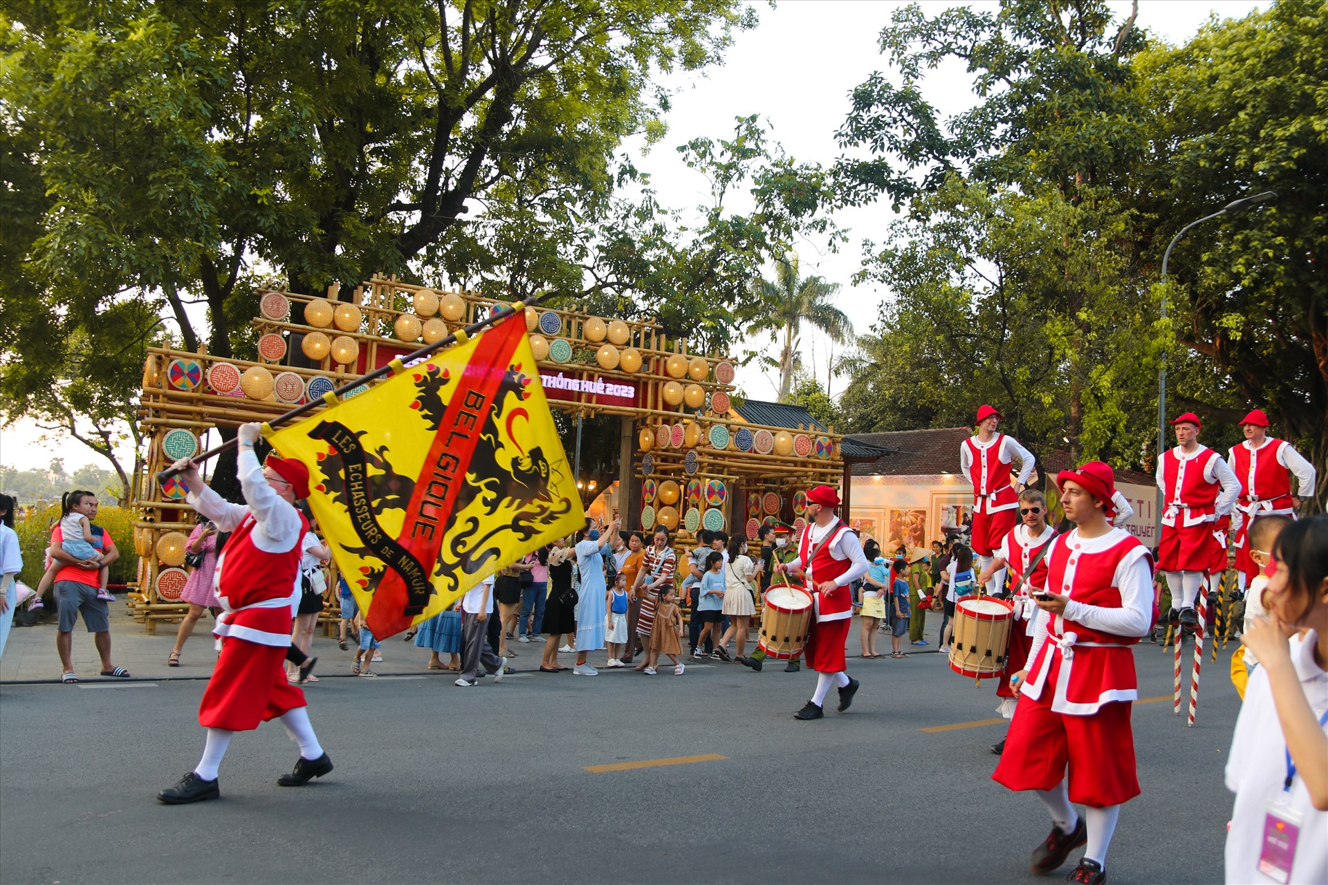 Lễ hội đường phố trong khuôn khổ Festival Nghề truyền thống Huế 2023. Ảnh: Nguyễn Luân.