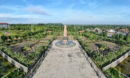 Nghĩa trang Liệt sĩ huyện Hóc Môn hiện có 729 phần mộ liệt sĩ.