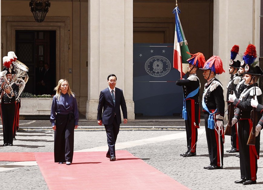 Thủ tướng Italy Giorgia Meloni đón Chủ tịch nước Võ Văn Thưởng tại Phủ Thủ tướng. Ảnh: TTXVN