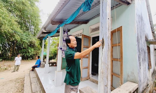 Những ngôi nhà xuống cấp trong vùng quy hoạch treo dự án làng chài xã Duy Nghĩa, huyện Duy Xuyên, Quảng Nam. Ảnh: Hoàng Bin