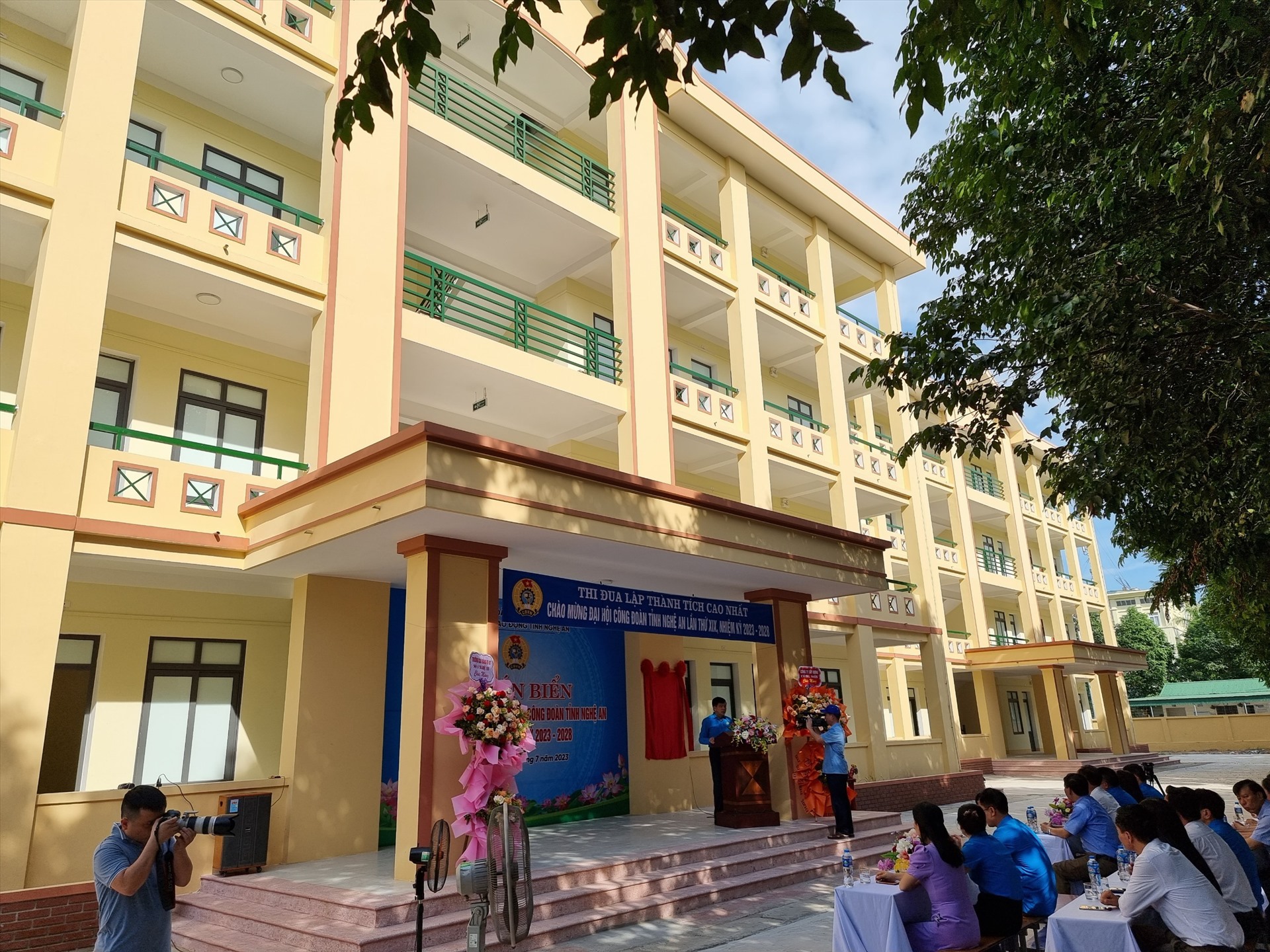 Công trình Trường Cao đẳng Kinh tế - Kỹ thuật số 1 Nghệ An (giai đoạn 2) được Tổng LĐLĐ Việt Nam đầu tư với tổng kinh phí gần 26 tỉ đồng. Ảnh: Quang Đại