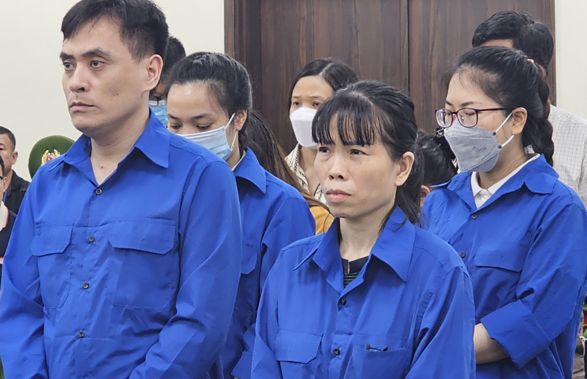 Bị cáo Nguyễn Duy Hải và Cao Thị Minh Thuận (từ trái qua) tại buổi công bố bản án. Ảnh: Việt Dũng