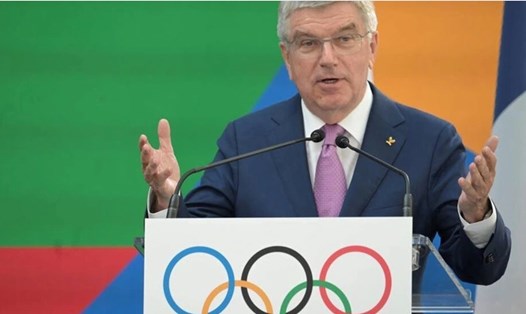 Chủ tịch IOC không mời Nga và Belarus tham dự Olympic 2024. Ảnh: France 24