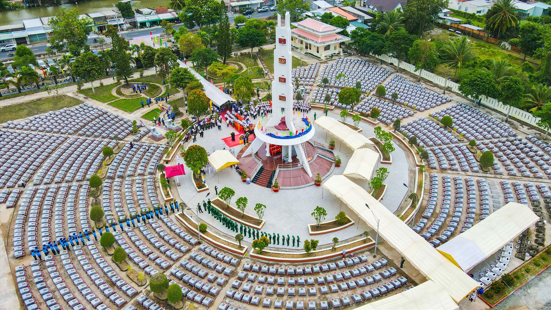 Chiếu sáng Nghĩa trang Liệt sĩ