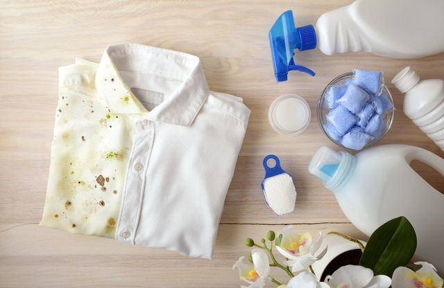 Biết những mẹo nhỏ này bạn sẽ dễ dàng lấy lại màu sắc của áo trắng. Ảnh: Nhật Minh