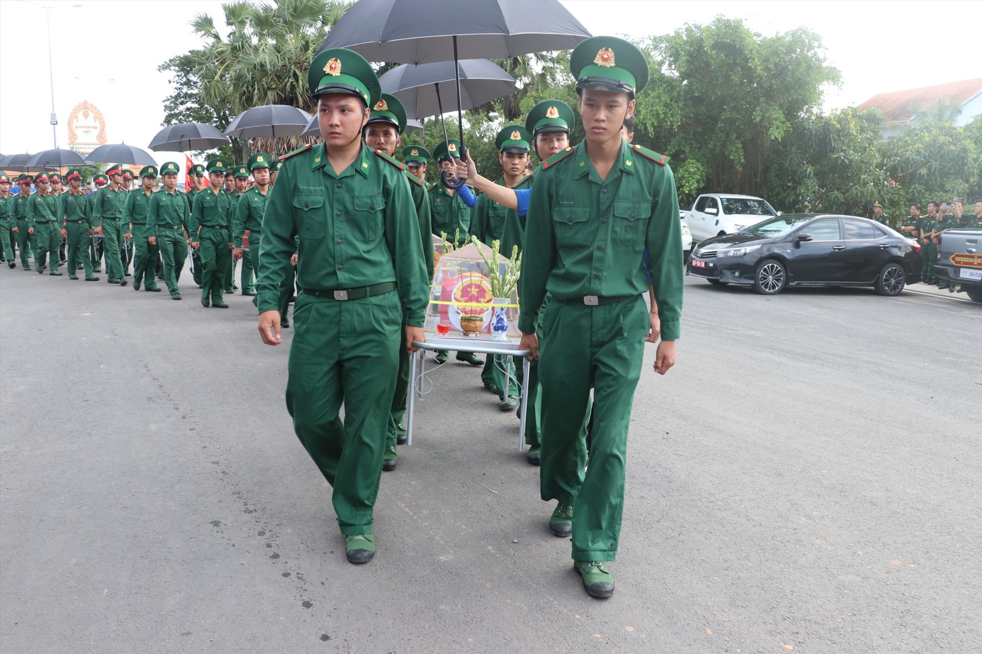 Long An tổ chức truy điệu, an táng 122 liệt sĩ hy sinh tại chiến trường Campuchia tại Nghĩa trang liệt sĩ Vĩnh Hưng - Tân Hưng. Ảnh: An Long
