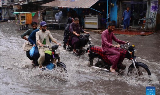 Ngập lụt ở Hyderabad, Pakistan. Ảnh: Xinhua