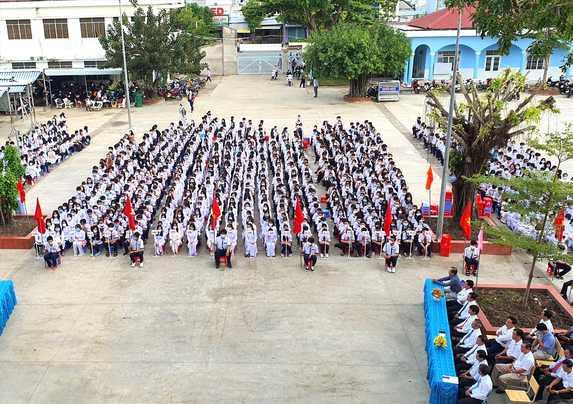 Việc công bố các khoản thu, tỉnh Bạc Liêu hi vọng sẽ ngăn được tình trạng lạm thu vào đầu năm học mới. Ảnh: Nhật Hồ