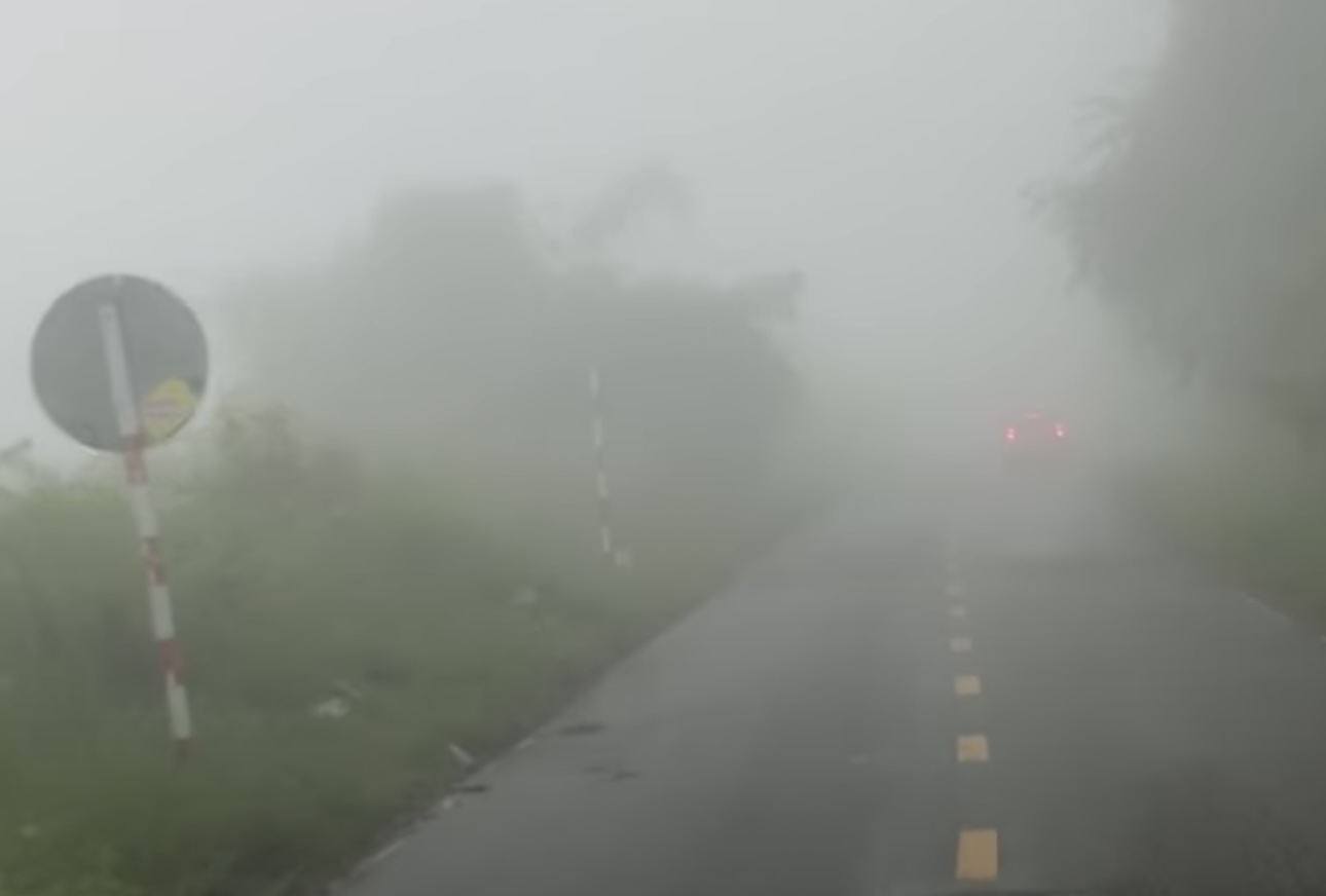 Sương mù dày đặc trên đèo Đại Ninh. Ảnh: Phạm Duy