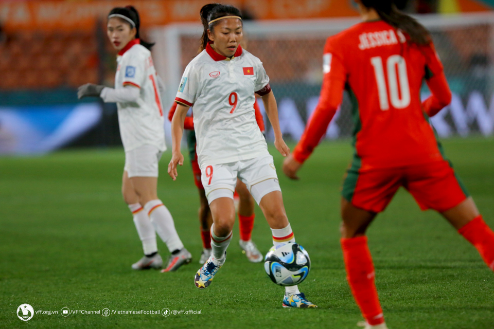 Tuyển nữ Việt Nam sớm nhận 2 bàn thua trước Bồ Đào Nha. Ảnh: VFF