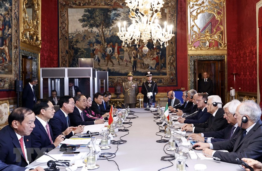 Quang cảnh cuộc hội đàm giữa Chủ tịch nước Võ Văn Thưởng và Tổng thống Italy Sergio Mattarella. Ảnh: TTXVN