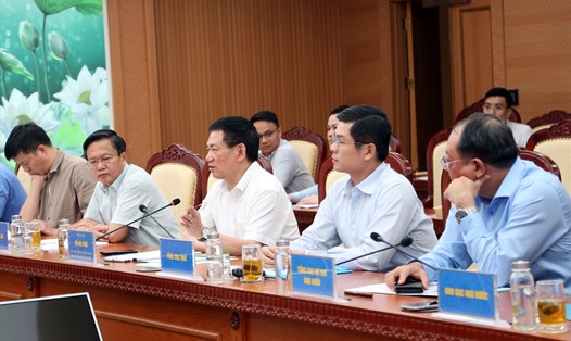 Bộ trưởng Hồ Đức Phớc (thứ ba từ trái sang) chủ trì buổi làm việc giữa Bộ Tài chính và Vietnam Airlines. Ảnh: Bộ Tài chính.

