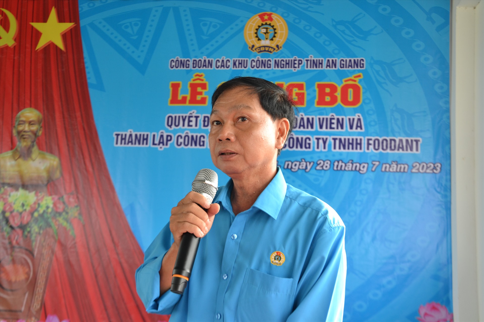 Chủ tịch Công đoàn các khu công nghiệp tỉnh An Giang Trần Lưu Phong phát biểu tại buổi lễ. Ảnh: Lâm Điền