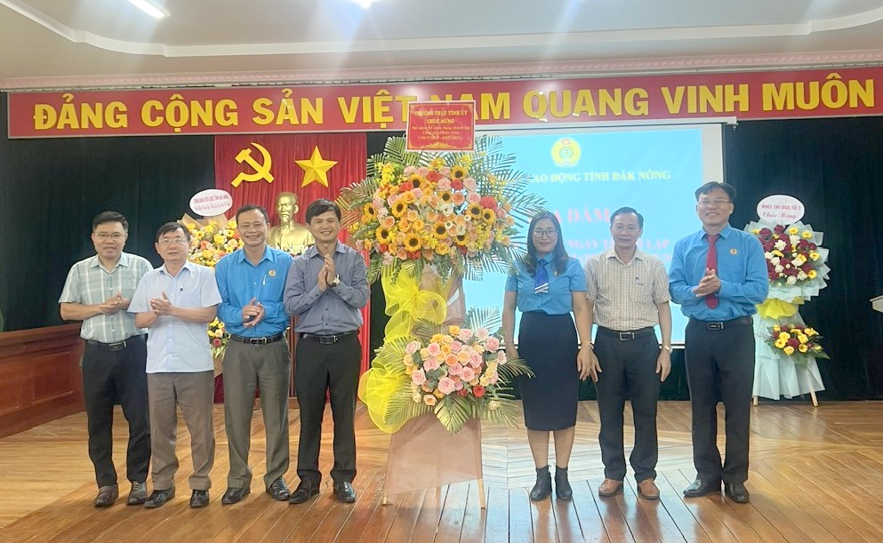 Liên đoàn Lao động tỉnh Đắk Nông tổ chức Chương trình Tọa đàm và giao lưu thể thao nhân dịp kỉ niệm 94 năm ngày thành lập tổ chức Công đoàn Việt Nam. Ảnh: Phong Điền