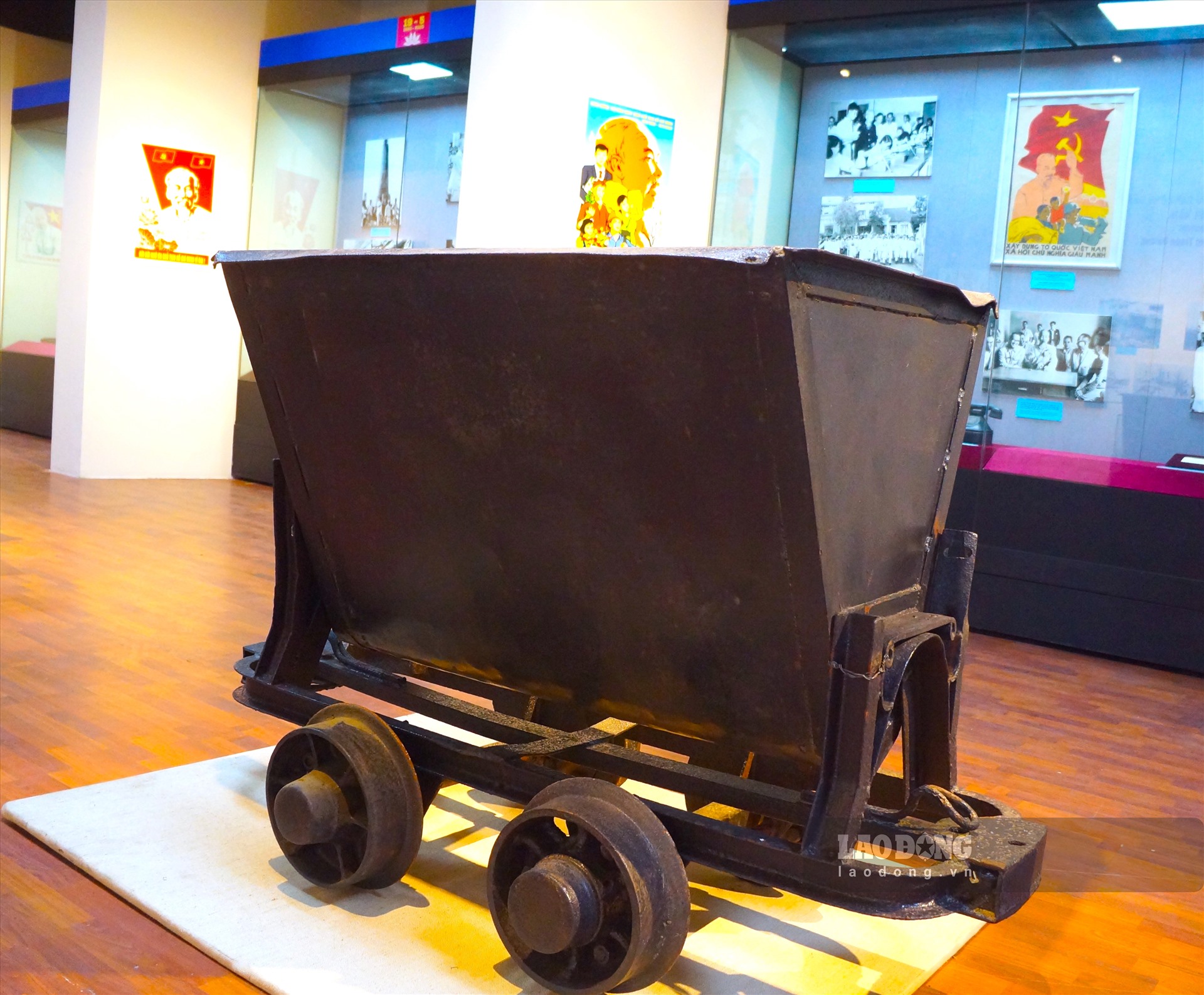 Goòng chở than do Pháp sản xuất năm 1924, được Công ty Mỏ than Bắc Kỳ sử dụng trong khai thác than tại Mỏ than Thống Nhất (Cẩm Phả, Quảng Ninh) giai đoạn năm 1925-1954.