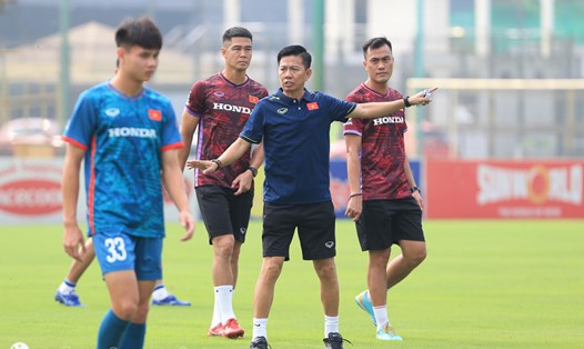 Huấn luyện viên Hoàng Anh Tuấn muốn cầu thủ sớm hoà nhập với lối chơi của U23 Việt Nam trong đợt hội quân này. Ảnh: VFF