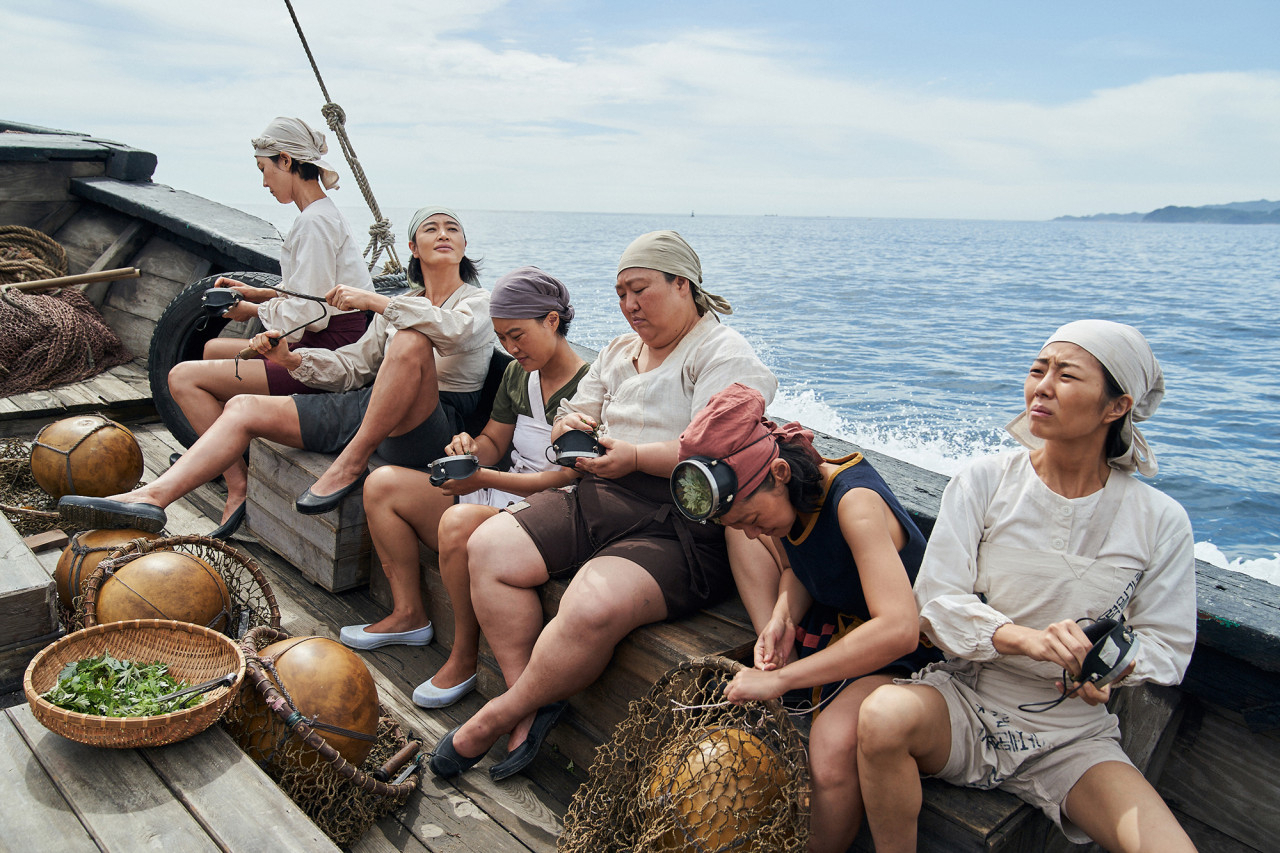 Phim Phim “Smugglers” của Kim Hye Soo đạt 1 triệu khán giả. Ảnh: Nhà phát hành
