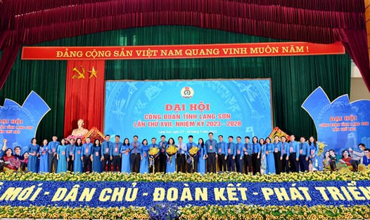 Ra mắt Ban Chấp hành LĐLĐ tỉnh Lạng Sơn nhiệm kỳ 2023-2028. Ảnh: Công đoàn Lạng Sơn