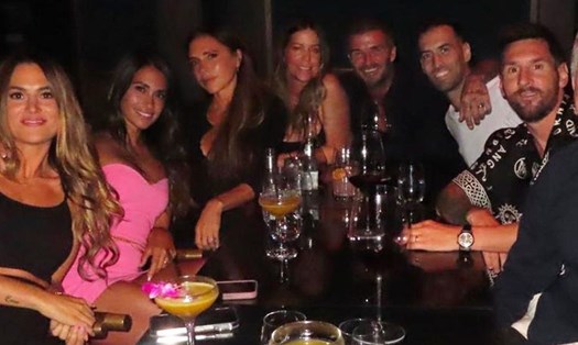 Vợ David Beckham đăng ảnh ăn tối cùng cầu thủ Messi và Sergio Busquets. Ảnh: Instagram nhân vật