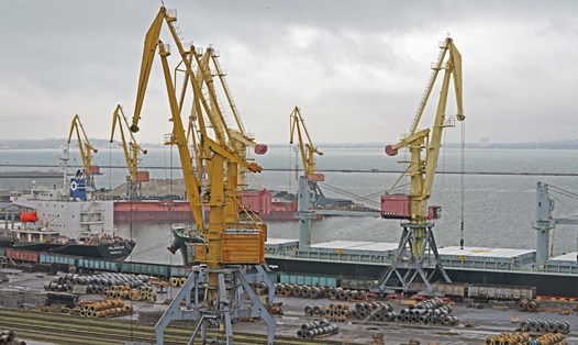 Cảng Odesa của Ukraina, nơi chuyến tàu đầu tiên chở ngũ cốc rời bến theo thỏa thuận Biển Đen, tháng 8.2022. Ảnh: Xinhua