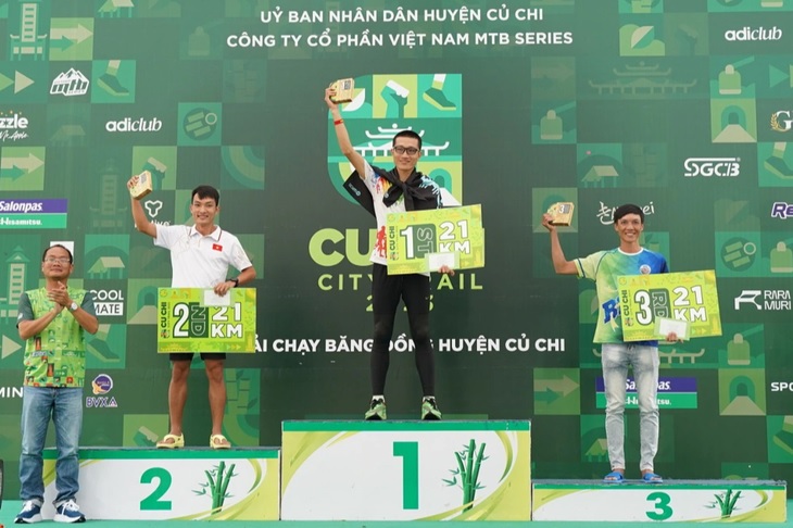 Hoàng Nguyên Thanh về nhì cự ly 21km ở Củ Chi City Trail 2023. Ảnh: Anh Hân