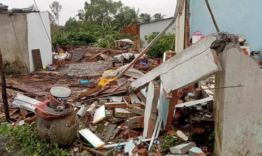 Gần 200 ngôi nhà của người dân bị sập, tốc mái do mưa dông, lốc xoáy. Ảnh: Công an Kiên Giang