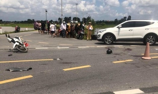 Vụ TNGT giữa ôtô 4 chỗ và xe máy trên đường Trần Phúc Huy, đoạn qua địa bàn xã Thanh Sơn (Huyện Kiến Thụy) vào ngày 23.7 đã làm 1 phụ nữ tử vong, 2 người bị thương. Ảnh: Cổng TTĐT Hải Phòng
