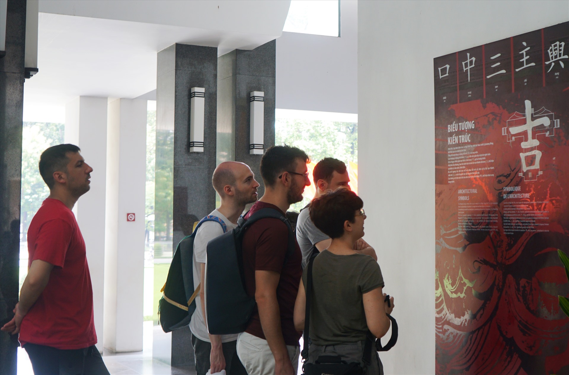 Thống kê trong 7 tháng năm 2023, khách quốc tế đến TP Hồ Chí Minh ước đạt 2,3 triệu lượt. Ảnh: Thanh Chân