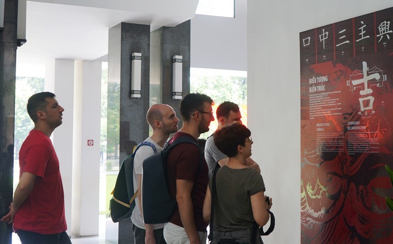 Thống kê trong 7 tháng năm 2023, khách quốc tế đến TP Hồ Chí Minh ước đạt 2,3 triệu lượt. Ảnh: Thanh Chân