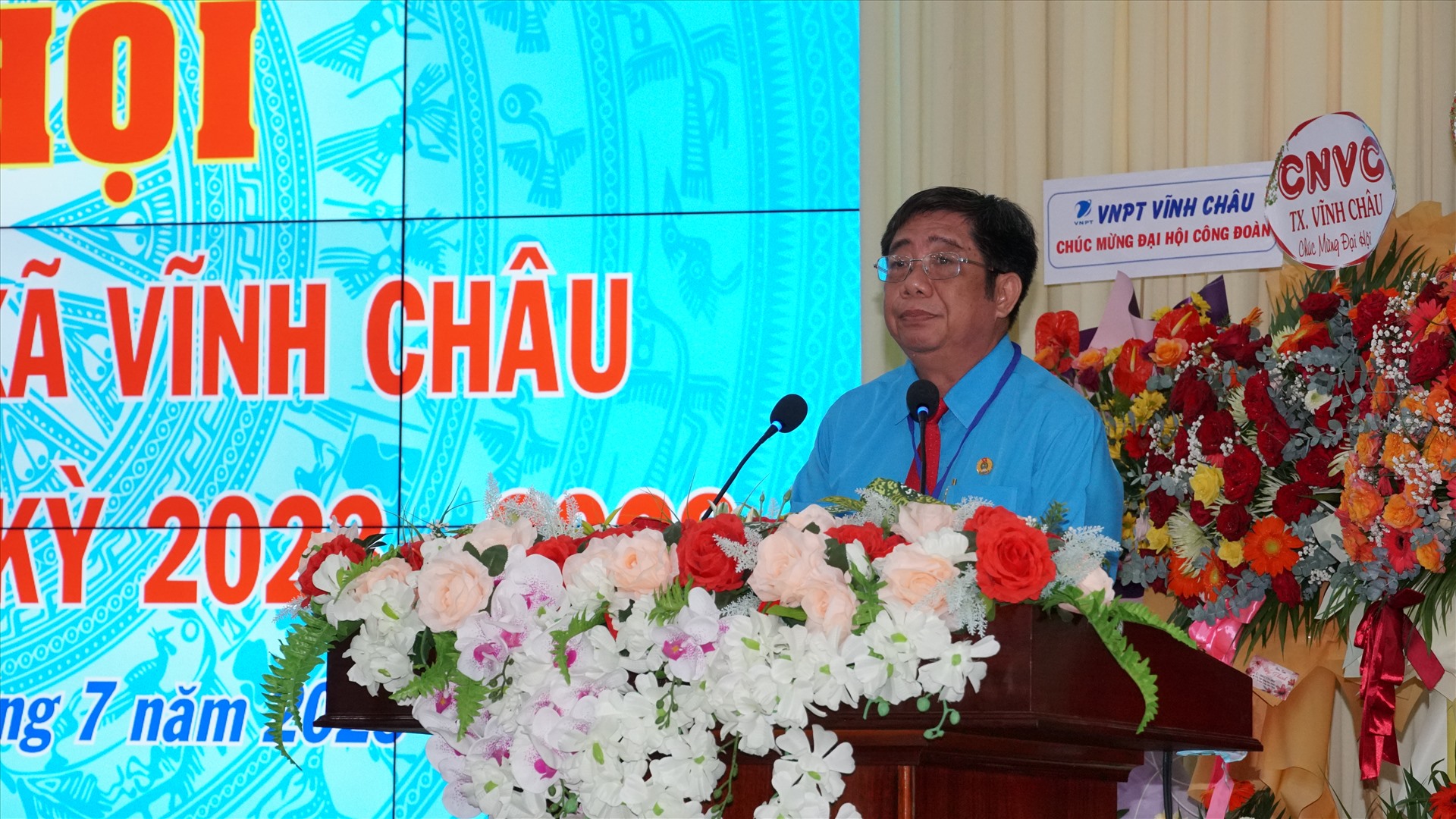 Đồng chí Nguyễn Thanh Sơn - Chủ tịch LĐLĐ tỉnh Sóc Trăng phát biểu chỉ đạo Đại hội. Ảnh: Anh Khoa