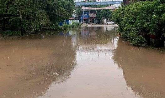 Người dân mong xử lý dứt điểm việc mưa là ngập tại tổ 1 phường Thịnh Đán, TP. Thái Nguyên. Ảnh: Đức Huy