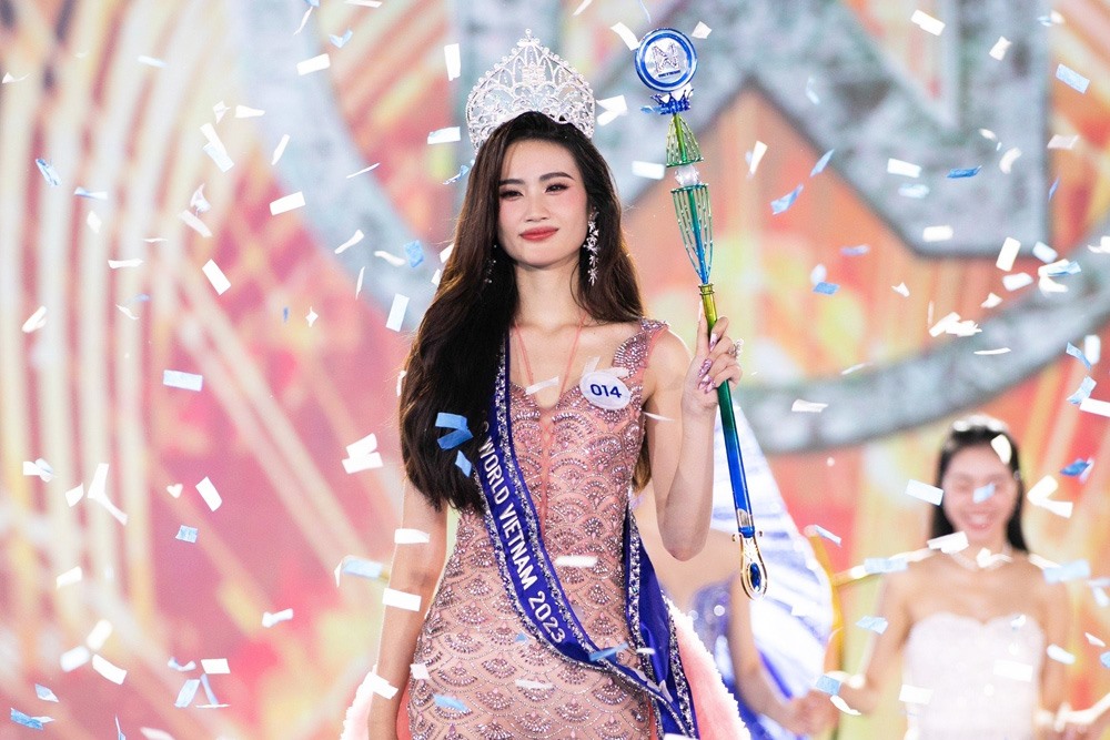 Tân Hoa hậu Ý Nhi vướng vào làn sóng tẩy chay mạnh mẽ sau các phát ngôn vạ miệng. Ảnh: SV