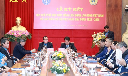 Quang cảnh lễ ký kết quy chế phối hợp giữa Tổng LĐLĐVN và BHXH giai đoạn 2023-2028. Ảnh: Hải Nguyễn