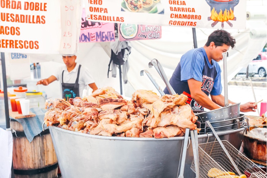 Quán ăn đường phố ở Mexico. Ảnh: Minh Đức
