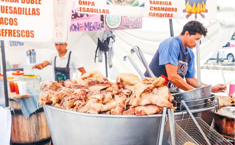Quán ăn đường phố ở Mexico. Ảnh: Minh Đức