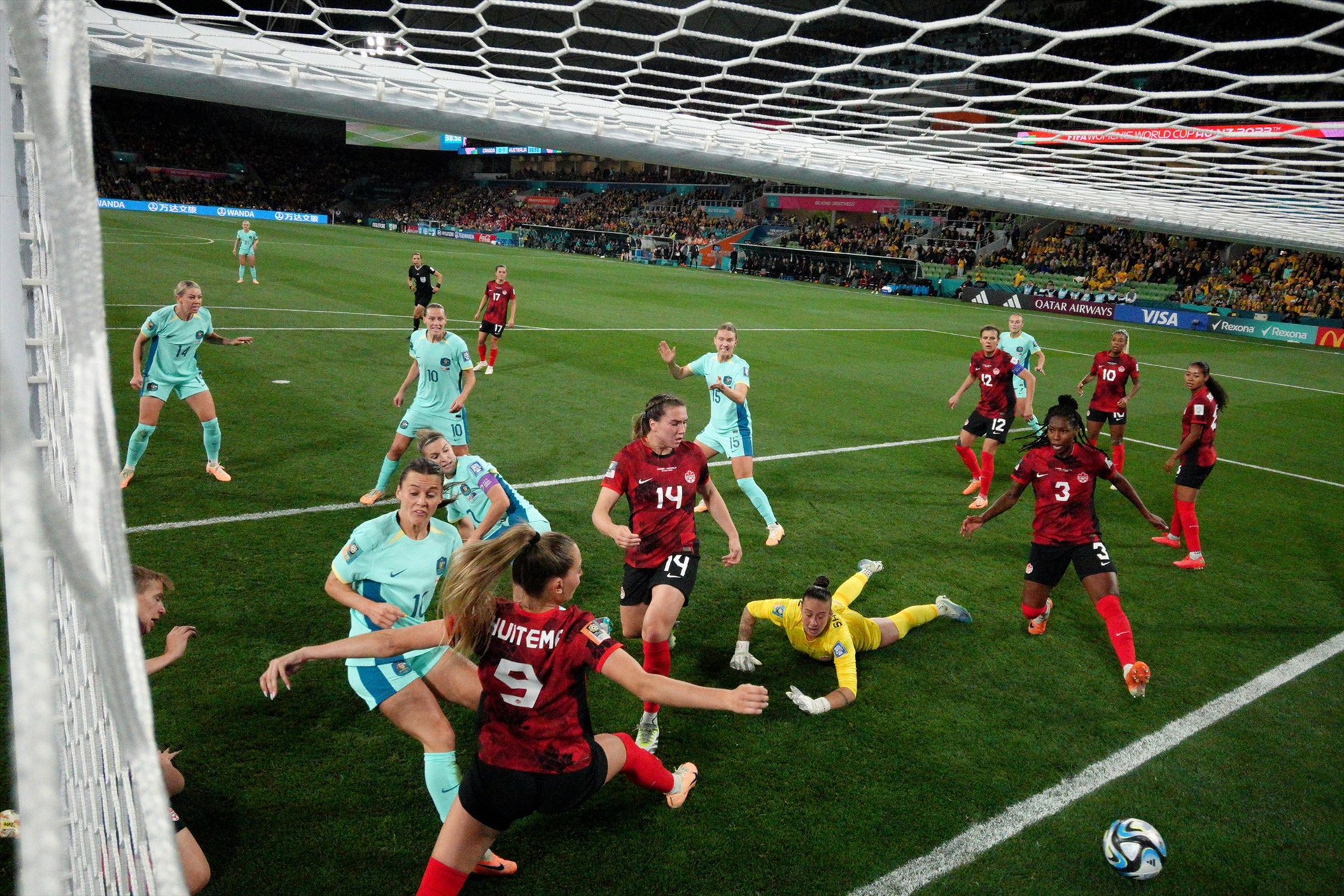 Lưới của đội tuyển nữ Canada rung lên tới 4 lần. Ảnh: FIFA