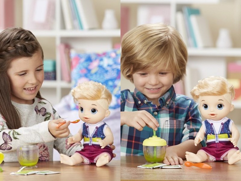 Chơi búp bê tốt cho sự phát triển của trẻ