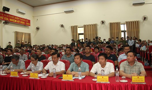 Các lãnh đạo tỉnh Thái Bình và đại biểu dự buổi tiếp xúc, đối thoại. Ảnh: Thanh Nguyễn