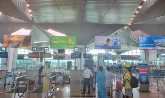 Sân bay Vinh đón khách trở lại vào sáng 4.7. Ảnh: Quang Đại