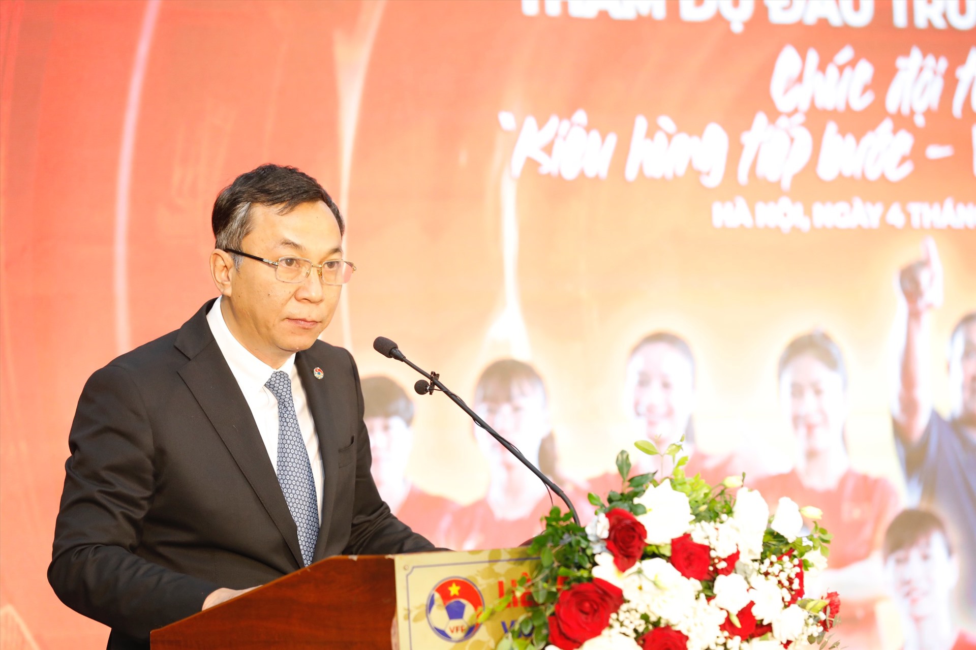 Chủ tịch VFF Trần Quốc Tuấn phát biểu tại Lễ xuất quân của đội tuyển nữ Việt Nam tham dự World Cup nữ 2023. Ảnh: VFF
