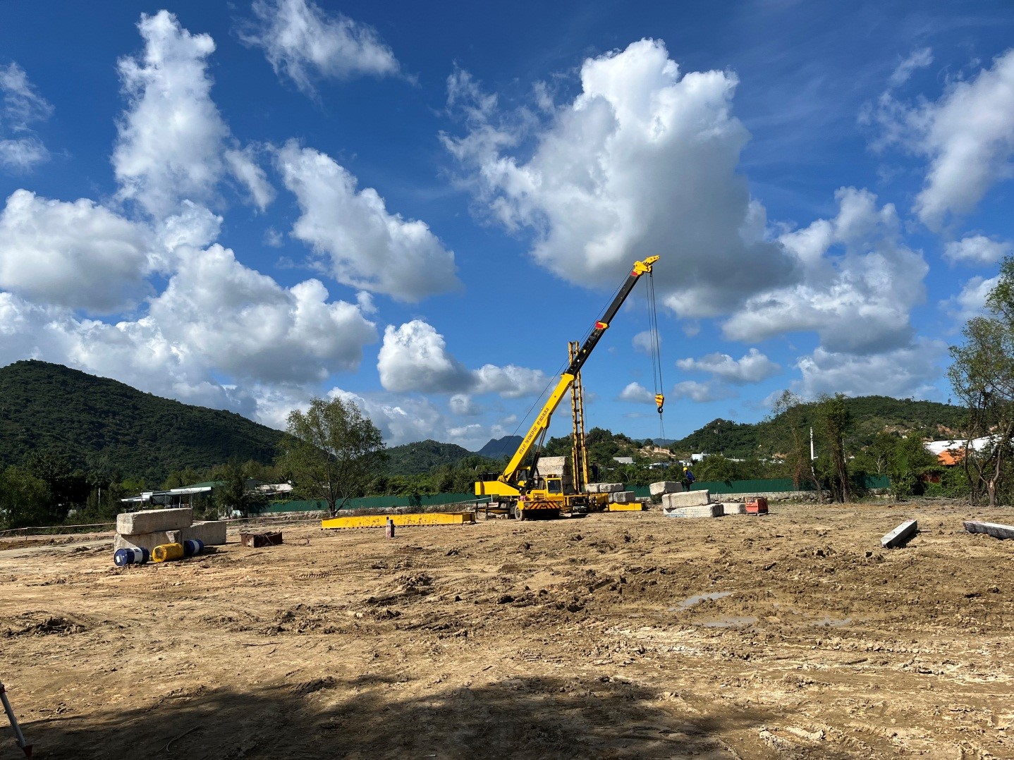 Dự án môi trường có vốn triệu USD ở Nha Trang đang chậm tiến độ do chậm giải phóng mặt bằng.  Ảnh: Hữu Long