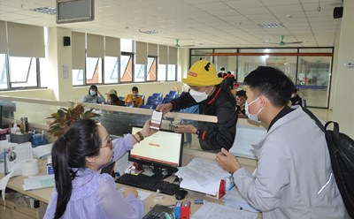 Công chức làm việc trong cơ quan nhà nước được tăng lương cơ sở từ ngày 1.7.2023. Ảnh: Quế Chi