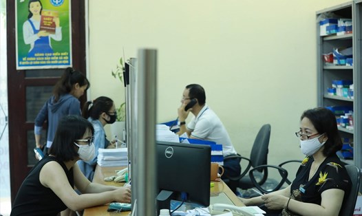 Người lao động có thể được hưởng trợ cấp thất nghiệp tối đa là 12 tháng. Ảnh: Hải Nguyễn