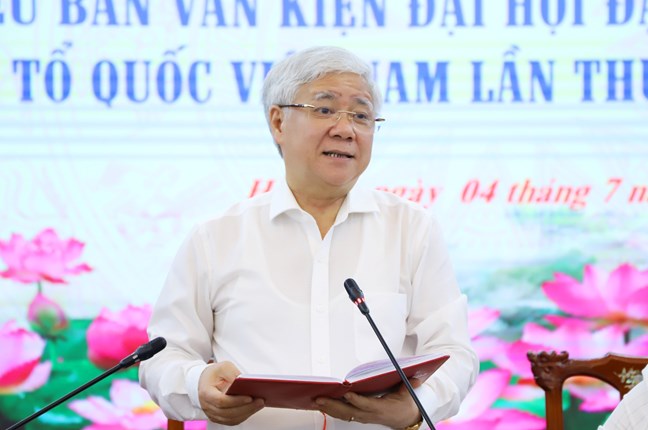 Chủ tịch Ủy ban Trung ương MTTQ Việt Nam Đỗ Văn Chiến phát biểu tại phiên họp. Ảnh: MTTQ Việt Nam