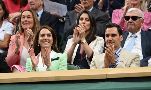 Roger Federer hiện diện trong khu VIP khán đài sân Trung tâm hôm thứ ba (4.7). Ảnh: Wimbledon