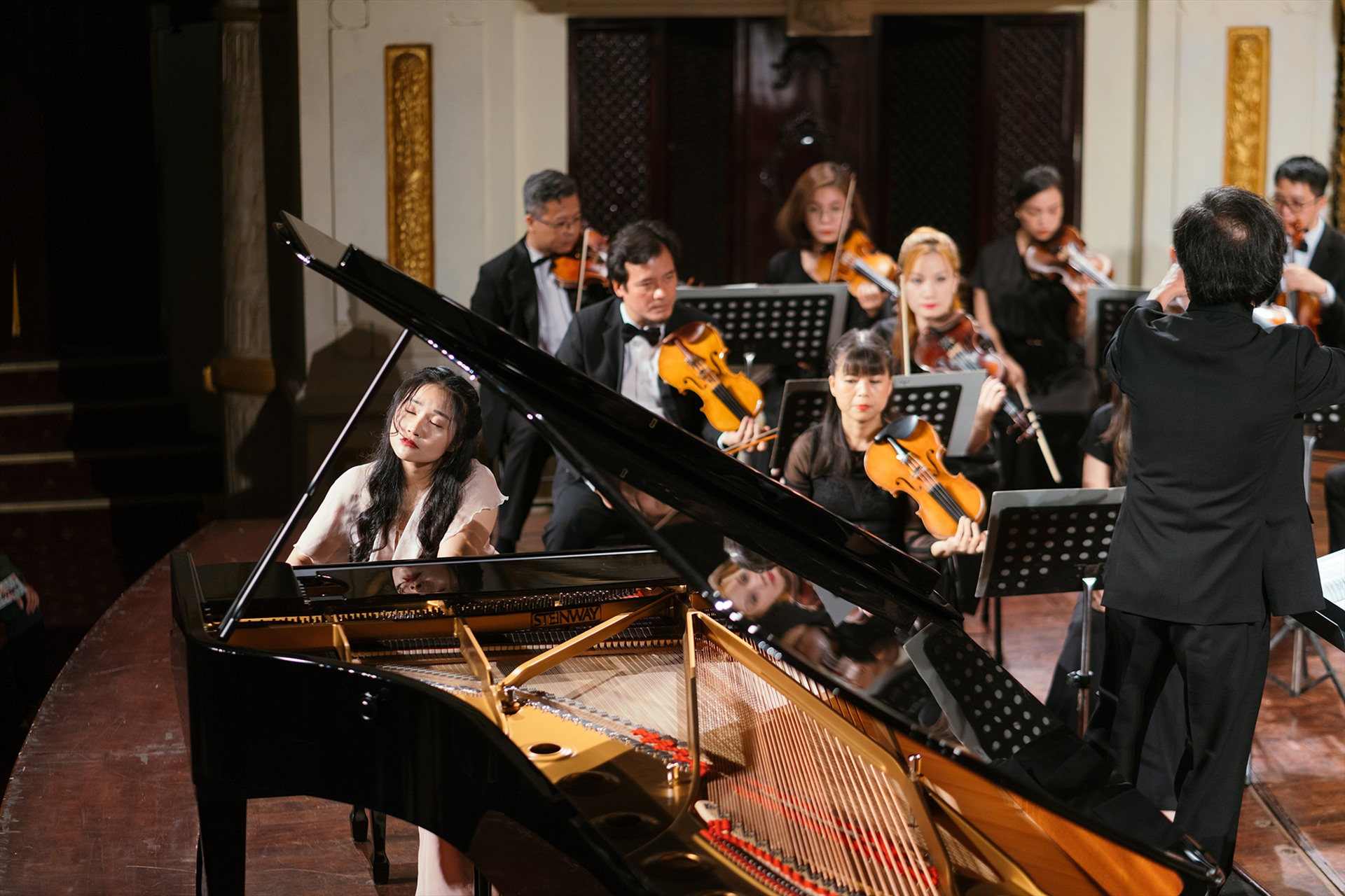 Phương Vi (trái) theo học piano từ 3 tuổi.